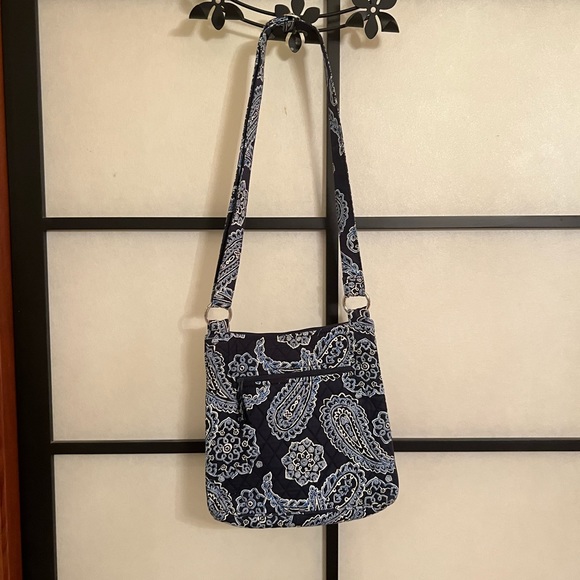 Vera Bradley Blue & White Crossbody Purse with Adjustable Straps - Picture 2 of 5